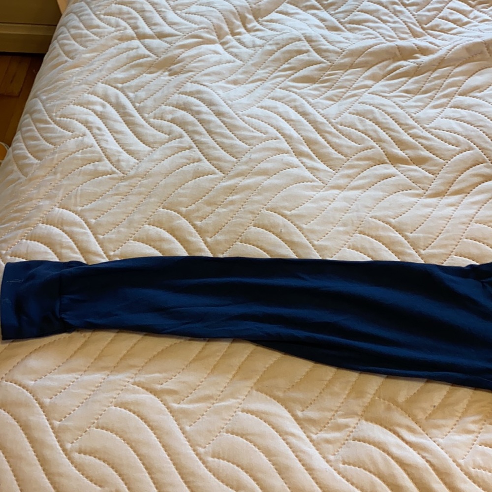 Women’s Hollister Cropped Hoodie - Picture 5 of 6